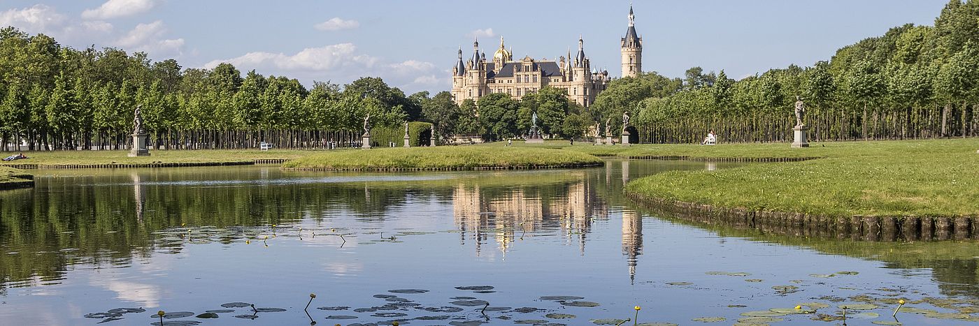 Schwerin Palace with garden and watercourse in the foreground